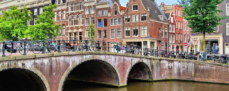 destinations-netherlands_amsterdam_canal_3